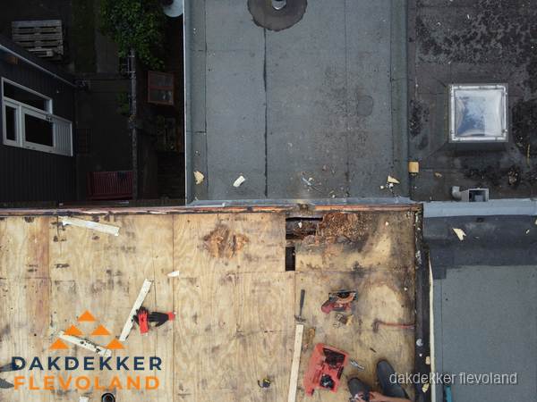 Dakschade en renovatie plat dak vanuit de lucht in Flevoland Dakschade en renovatie plat dak vanuit de lucht in Flevoland