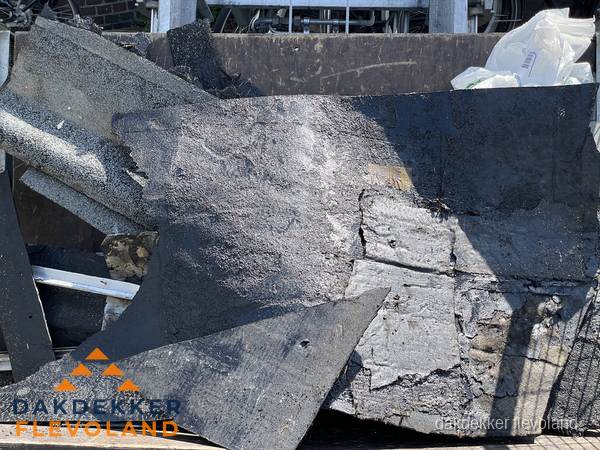 Kosten dakrenovatie: afvoer oud dakmateriaal in Flevoland Kosten dakrenovatie: afvoer oud dakmateriaal in Flevoland