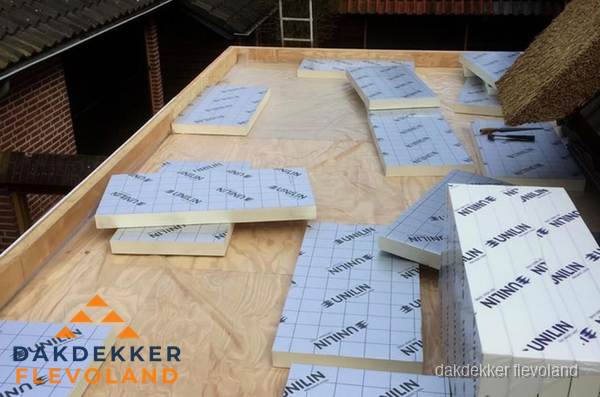 PIR isolatieplaten leggen op plat dak in Flevoland PIR isolatieplaten leggen op plat dak in Flevoland