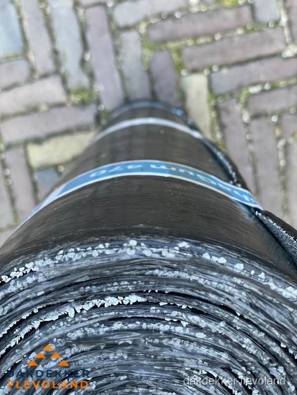 Rol bitumen dakleer met leislag voor plat dak in Flevoland Rol bitumen dakleer met leislag voor plat dak in Flevoland