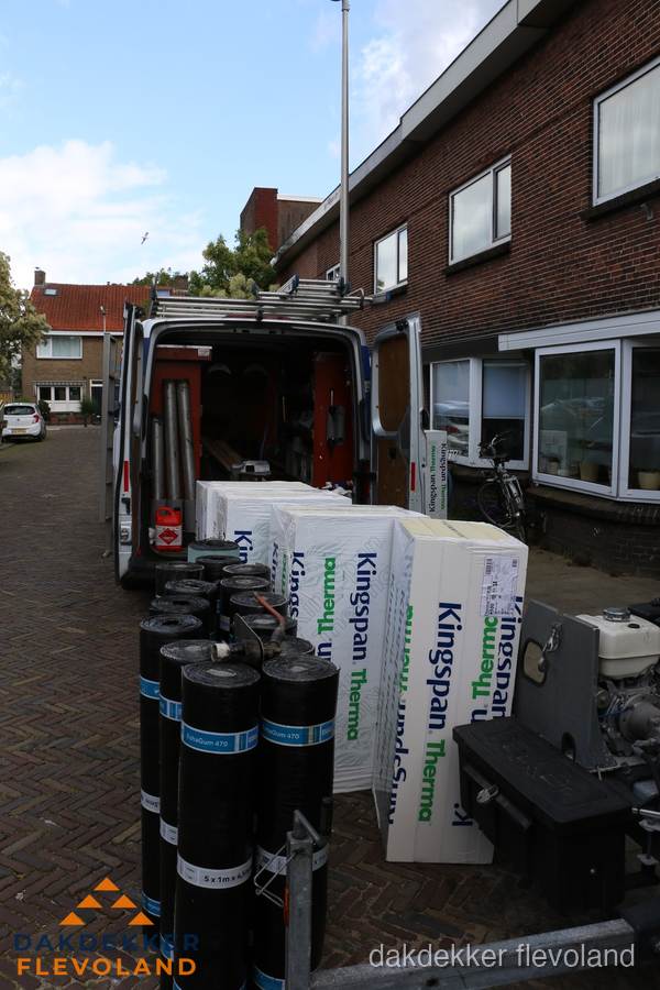 Levering van Kingspan isolatieplaten en bitumenrollen voor dakproject in Flevoland Levering van Kingspan isolatieplaten en bitumenrollen voor dakproject in Flevoland