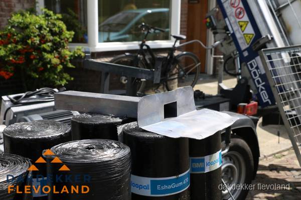 Dakbedekkingsmateriaal en dakgoot onderdelen in Flevoland