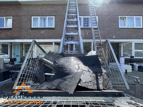 Kosten dakreparatie: dakschade aan flatgebouw in Flevoland Kosten dakreparatie: dakschade aan flatgebouw in Flevoland